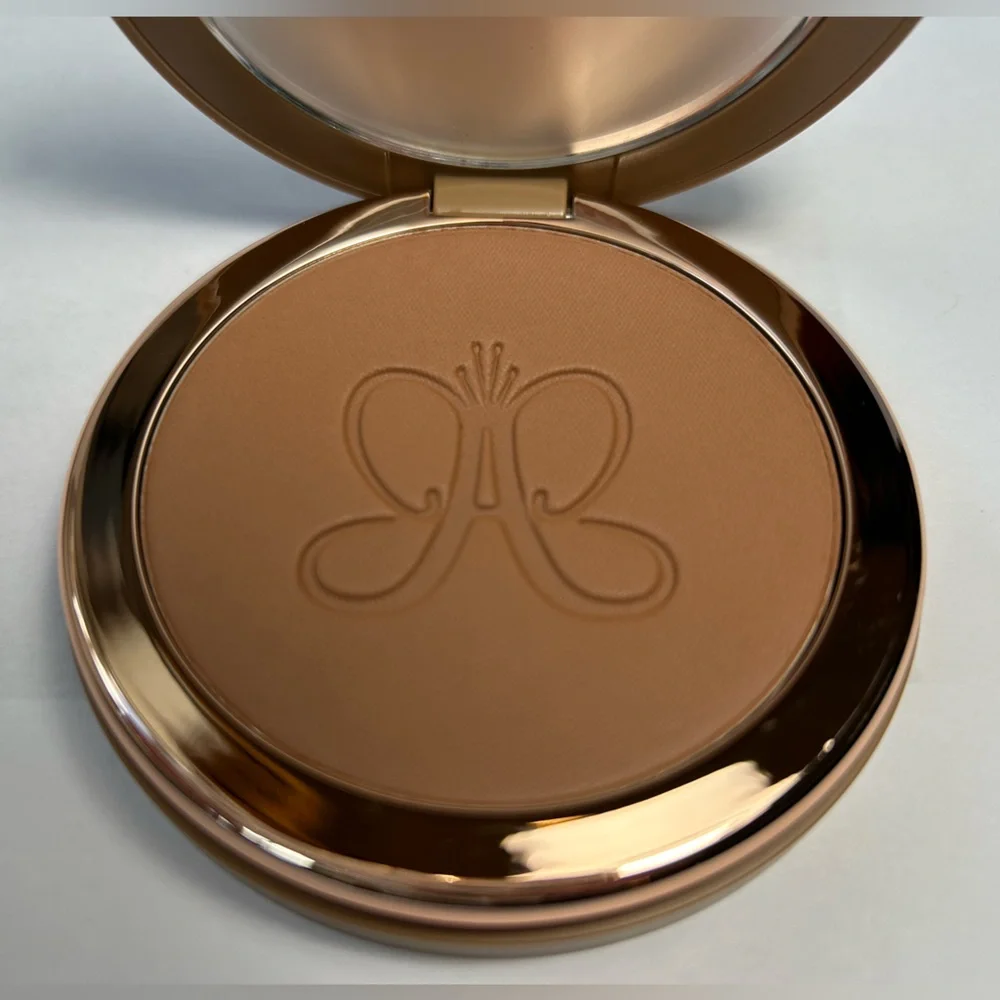 NWT🌷Anastasia Beverly Hills Smooth Blur Powder Bronzer in “Tropical Tan”